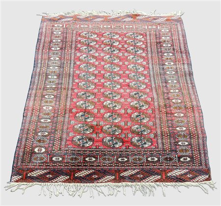 TAPPETO BUKARA - BUKARA RUG fondo rosso, campo con medaglioni cm 190x119