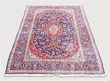 TAPPETO PERSIANO KEISHAN - PERSIAN KEISHAN CARPET fondo blu, campo a motivo...