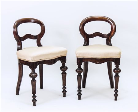 COPPIA DI SEGGIOLINE DA TEATRO IN NOCE - PAIR OF SMALL THEATRE CHAIRS...
