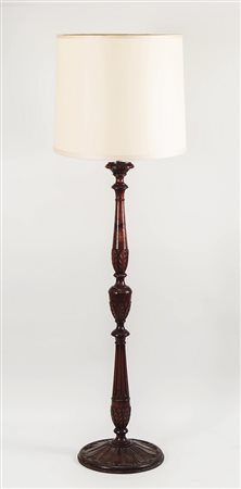 PIANTANA IN NOCE - WALNUT WALL LAMP stelo tornito e intagliato con palmette,...