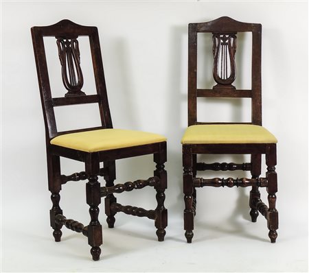 SERIE DI QUATTRO SEDIE IN NOCE - FOUR WALNUT CHAIRS cartella a lira con teste...