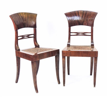 SERIE DI TRE SEDIE IN PIUMA DI NOCE - THREE WALNUT CHAIRS XIX secolo - 19th...