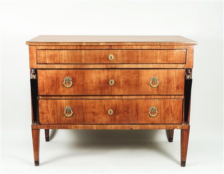 CASSETTONE IMPIALLACCIATO IN NOCE - WALNUT VENEERED COMMODE fine del...