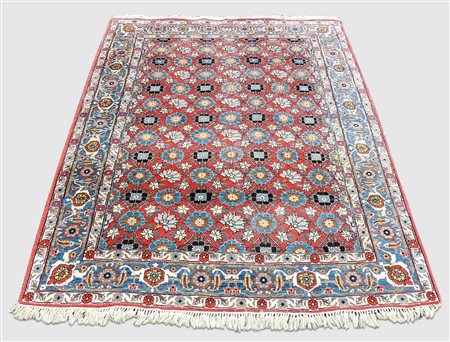 TAPPETO VERAMIN - VERAMIN RUG fondo rosso, campo con motivi floreali...