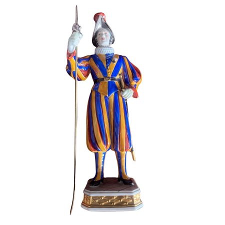 Statuetta in ceramica smaltata e decorata a mano, periodo XX secolo,...