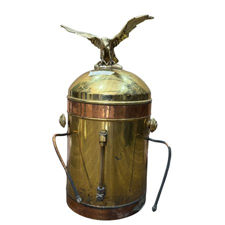 Oggetto decorativo da bar in metallo, periodo XX secolo Dimensioni: 60x30 cm