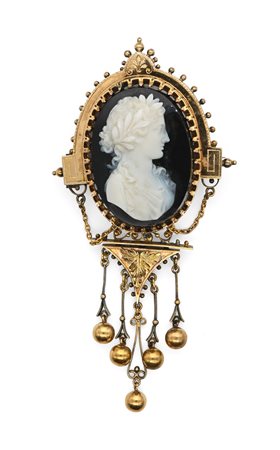 Pendente vittoriano in oro e cammeo Oro giallo 750/000 cm 8x4