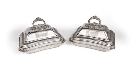Coppia di legumiere in argento con coperchio, Londra 1831, argentiere Paul...