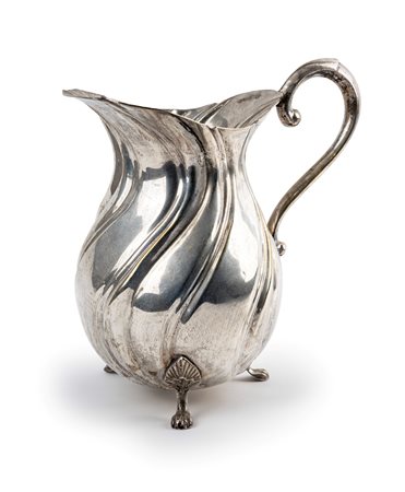 Brocca in argento, città di Sheffield, 1918 caratterizzata da nervature...