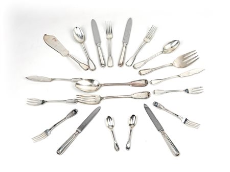 Servizio di posate per dodici posti in argento 800/000 con dodici cucchiai da...