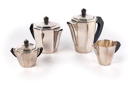 Caffettiera, teiera, lattiera e zuccheriera Anni Trenta corpi poliedrici a...