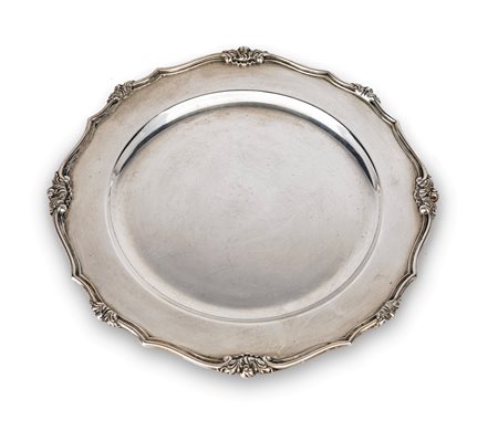 Piatto circolare, Broggi Roma tesa con orlo sagomato sottolineato da volute...