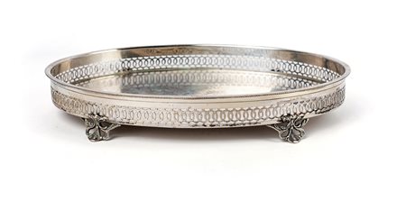 Piccolo vassoio ovale ringhiera traforata a motivi circolari concentrici,...