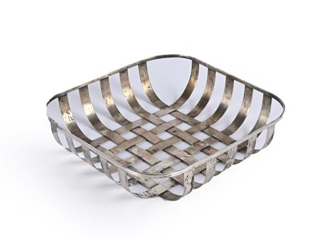 Cestino in argento di forma squadrata costituito da fasce intrecciate cm...