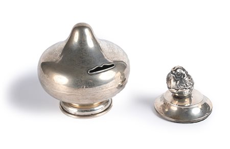 Salvadanaio in argento e fermacarte con pulcino altezza cm 12, gr. 290 e cm...