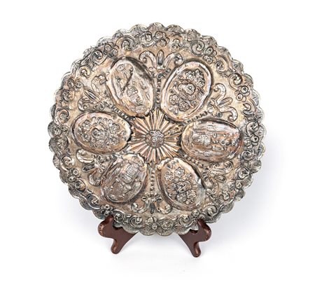 Antico specchio da parete in lamina d'argento sbalzata, Turchia di forma...