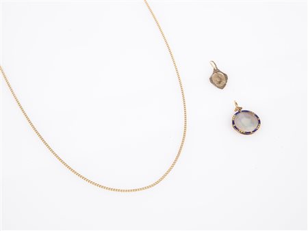 Catena con due ciondoli in oro a basso titolo