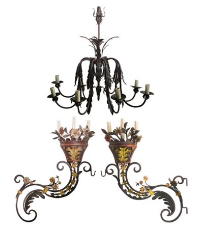 OGGETTISTICA VARIA LAMPADARIO E UNA COPPIA DI APPLIQUES IN FERRO E LAMIERINO,...