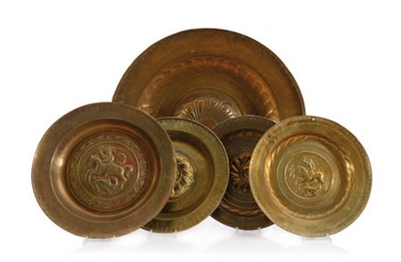 OGGETTISTICA VARIA CINQUE DIVERSI ELEMOSINIERI IN RAME E OTTONE, XVII-XIX...