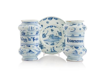 SAVONA COPPIA DI ALBARELLI E UN PIATTO IN MAIOLICA, SAVONA, XVIII SECOLO,...