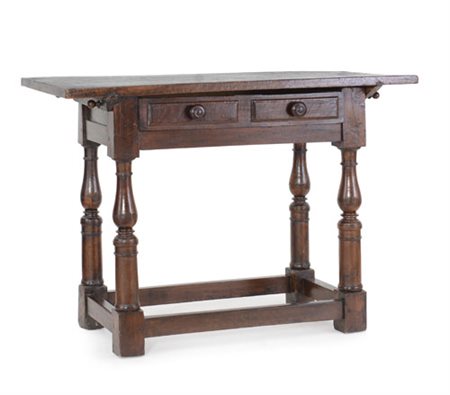 MOBILE DEL XVIII SECOLO TAVOLO SCRITTOIO IN NOCE, XVIII SECOLO, piano...