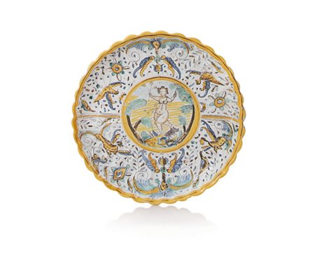 DERUTA ALZATA A CRESPINA IN MAIOLICA, DERUTA, XVII SECOLO, decoro policromo a...