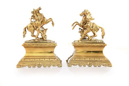 OGGETTISTICA VARIA COPPIA DI ALARI DA CAMINO IN METALLO DORATO, XIX SECOLO,...