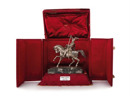 AVOLIO EUGENIO 1876 - 1929Emanuele Filiberto a cavalloArgento su base in...