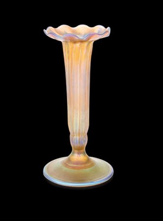 TIFFANY VASO IN VETRO FAVRILE, L.C.TIFFANY, 1900 CA., a tromba costolata su...