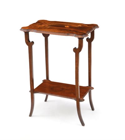 GALLE' TAVOLINO INTARSIATO IN LEGNI DI VARIA ESSENZA, GALLE', 1890 CA., a due...