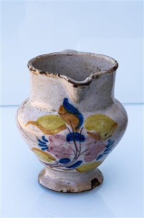 Piccola brocca con decoro floreale. Manifattura del XIX secolo   Manifattura di Castelli del XIX secolo
