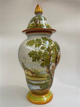 Vaso globulare con coperchio decorato con paesaggio alberato e case   Manifattura Catini - Castelli XX secolo