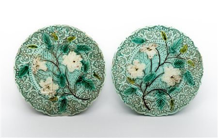 Coppia piattini verde acqua con decoro fiorato a "barbotine"   