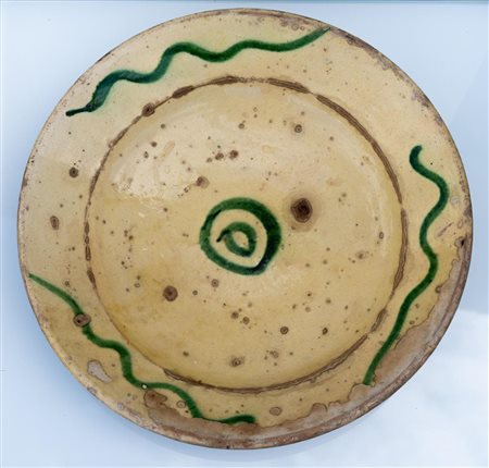 Grande piatto con decoro in verde.    Manifattura di Grottaglie della seconda metà del XIX secolo