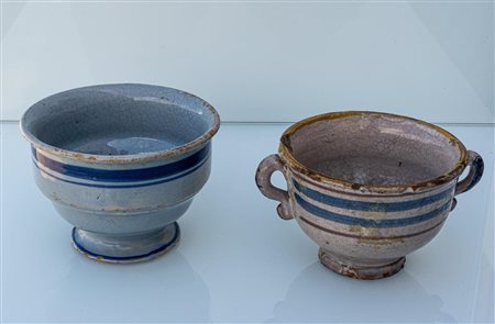 Coppia di ciotole, di cui una biansata.    Manifattura di Castelli del XIX secolo