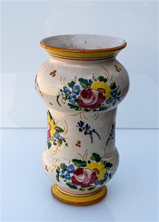 Albarello con decoro floreale e mazzetto.    Manifattura di Castelli degli anni Trenta del XX secolo