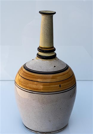 Bottiglia con decoro a fasce gialle e blu    Manifattura di Castelli degli inizi del XX secolo