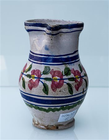 Brocca con decoro floreale. Manifattura Castelli, fine del XIX secolo   