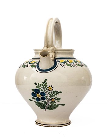 Orciolo con manico con decoro a mascherone e motivi floreali    Manifattura di Cerreto Sannita del XIX secolo