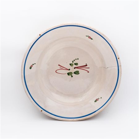 Piatto con decoro a fiori stilizzati   Manifattura di Palena degli inizi del XX secolo