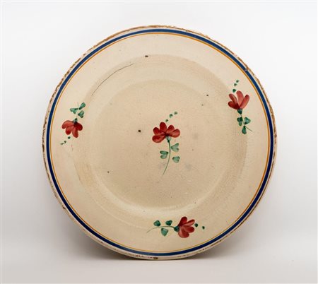 Piatto con decoro a rose nel cavetto   Manifattura di Palena degli inizi del XX secolo
