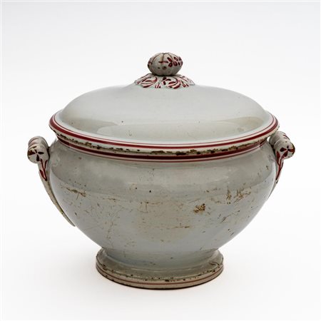 Zuppiera con coperchio a forma di frutto e decoro rosso   Manifattura di Castelli della metà del XIX secolo