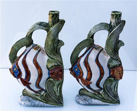 Coppia di bottiglie a forma di pesce.   
