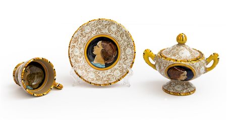 Servizio da caffè per 12 persone con profili di dama e decori blu    Manifattura metaurense del XX secolo