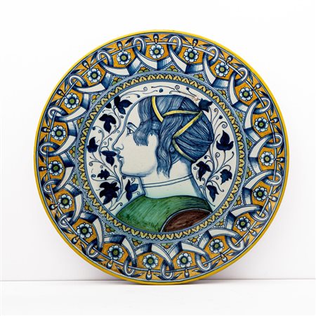 Piatto in maiolica decorato a lustro metallico di gusto liberty.   Manifattura Cantagalli del XX secolo