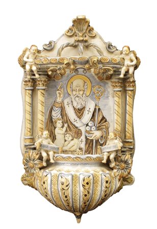 Grande acquasantiera in ceramica raffigurante il miracolo di San Nicola e i tre bambini resuscitati   