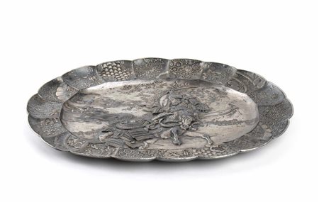  
VASSOIO IN METALLO ARGENTATO 
 