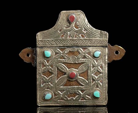  
PORTA CORANO IN METALLO E PIETRE DURE 
 