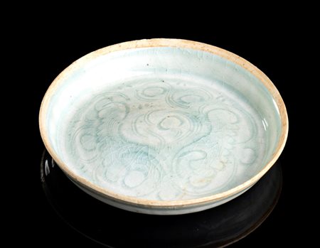  
PIATTINO IN PORCELLANA CON INVETRIATURA QINGBAI 
 