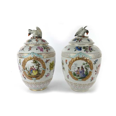 

 Coppia di vasi in porcellana